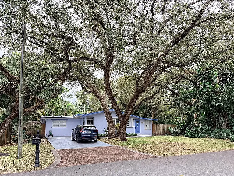 5148 SW 28th Ter — Photo 1