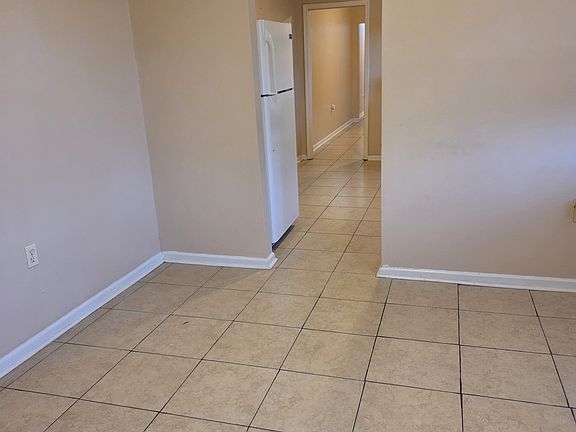 5th image of 3018 Saint Anthony Ave