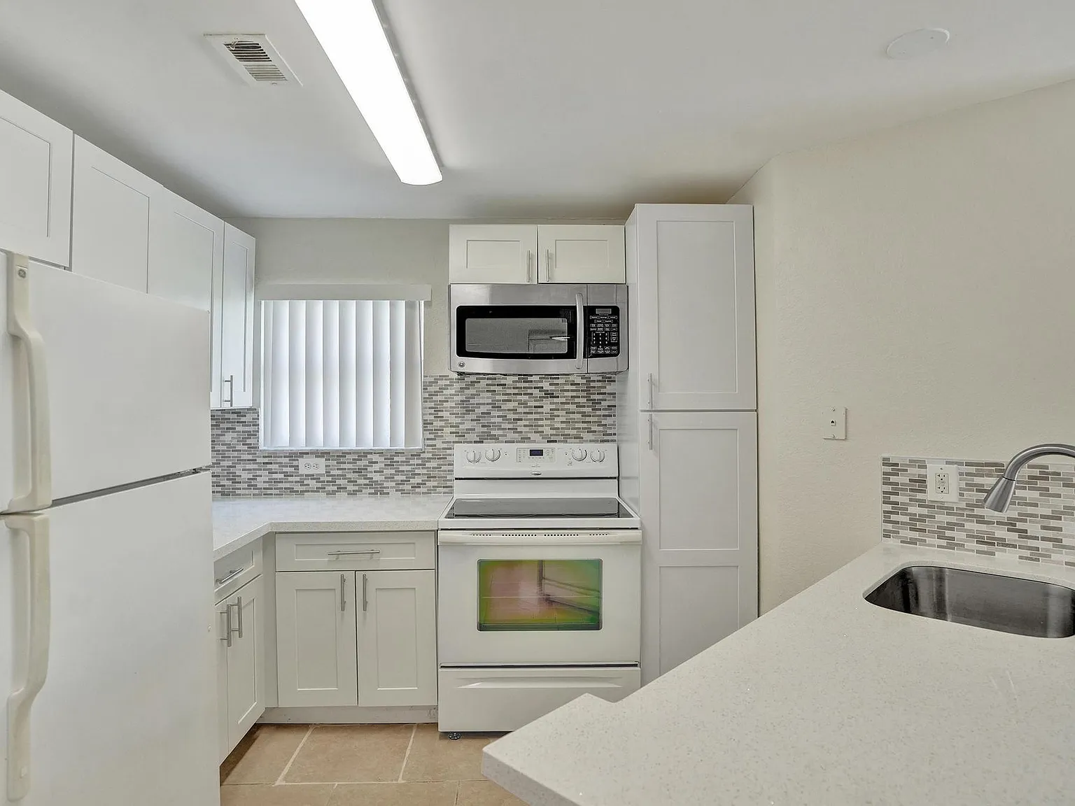 2 bed, 1.0 bath, 965 sqft, $2,195 — Photo 3