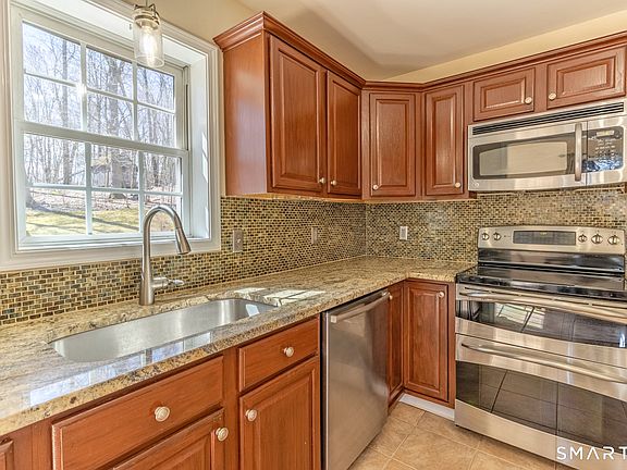 5th image of 17 Flatbrook Road