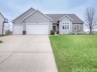 3270 Jamesfield Dr, Hudsonville, MI 49426