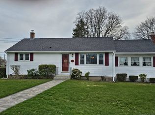 1 Graham St, Waterford, CT 06385
