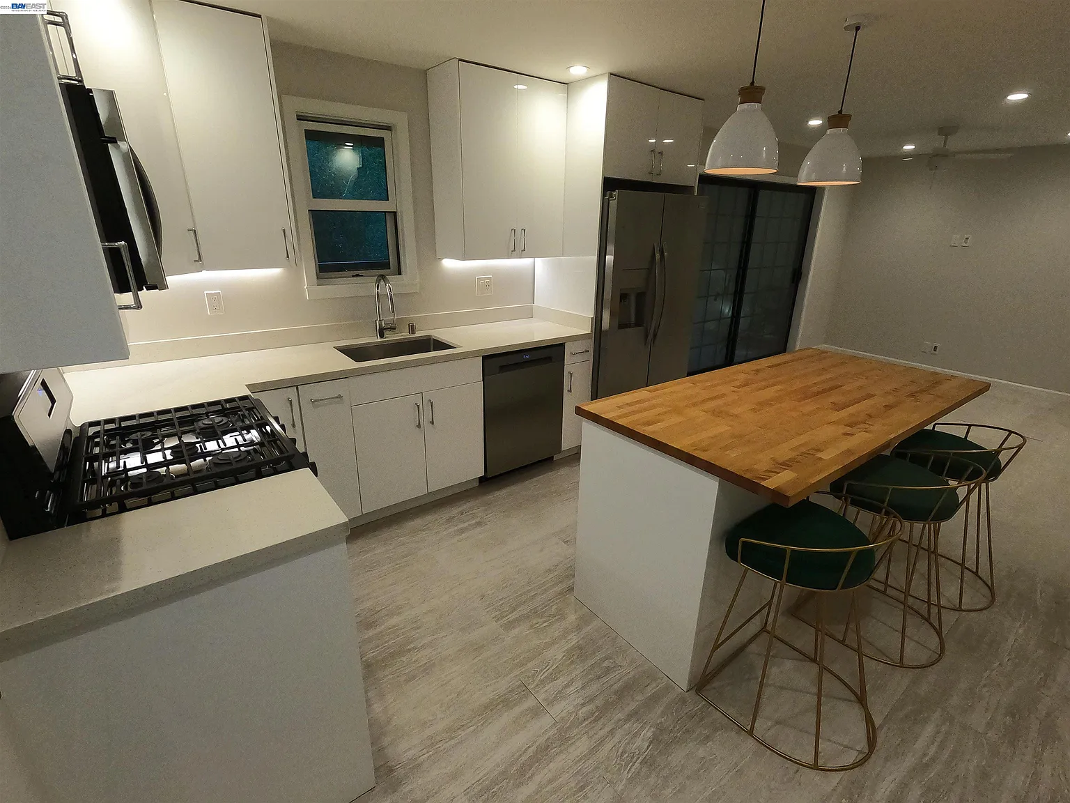 2 bed, 850 sqft, $4,600 — Photo 2