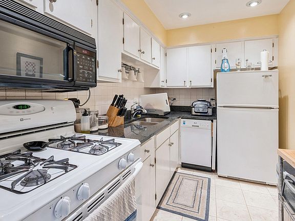 5th image of 510 W Fullerton Pkwy APT 512