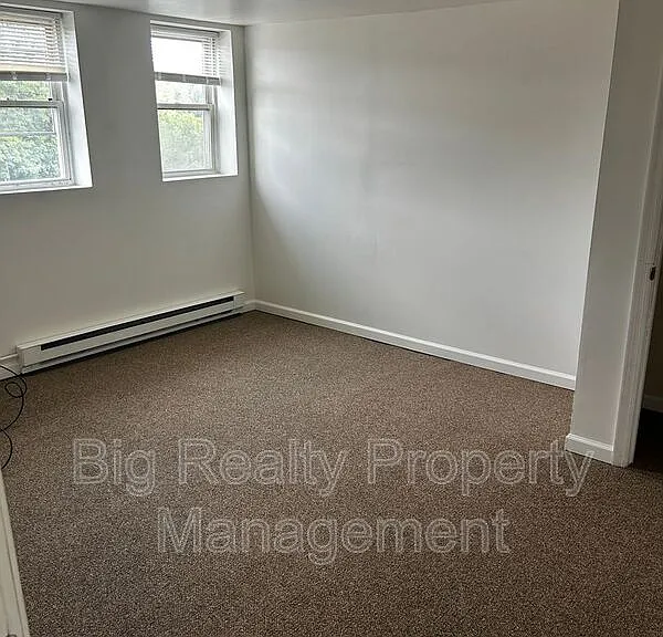 29 N Main St #4A — Photo 3