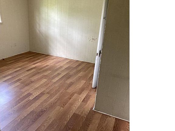 5th image of 2646 Woodford St