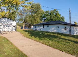 50 Highway Y, Eldon, MO 65026