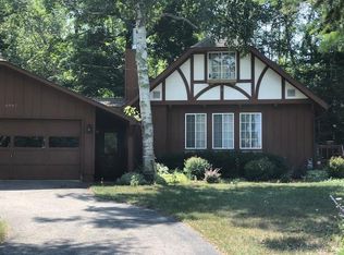 6987 9 Mile Pointe Dr, Charlevoix, MI 49720