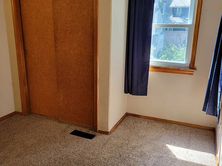 512 E Maple St — Photo 21