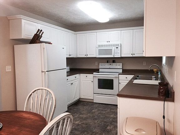 3rd image of 304 Jerome Dr
