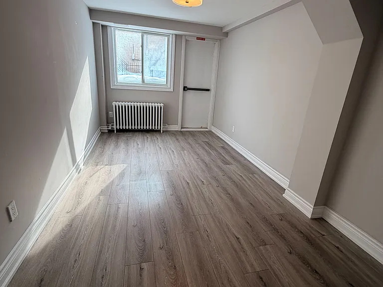451 Leslie St — Photo 7