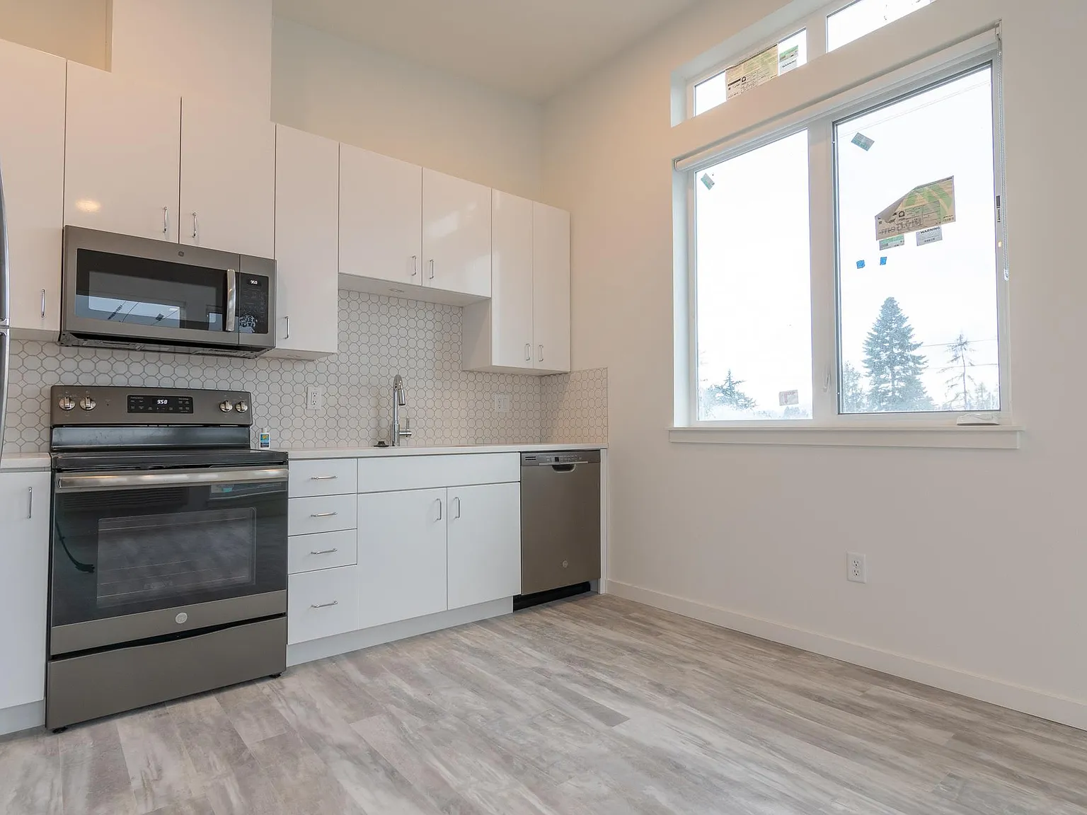1 bed, 586 sqft, $1,350 — Photo 2