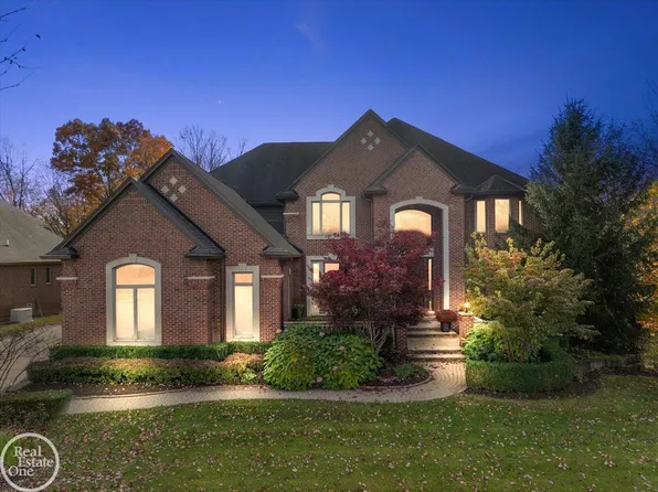 1540 Clear Creek Dr, Rochester Hills, MI 48306