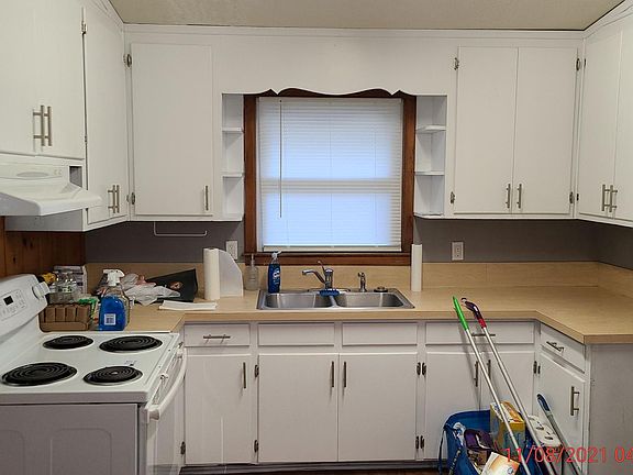 3rd image of 127 E Mimosa Dr