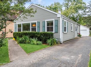 628 Beaver Rd, Glenview, IL 60025