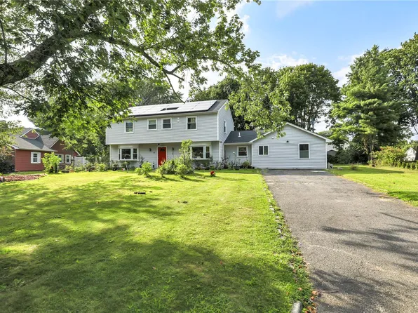 11 Manor Ln, Stony Brook, NY 11790