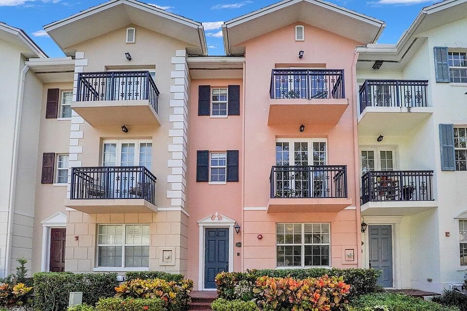2nd image of 1017 W Heritage Club Circle
