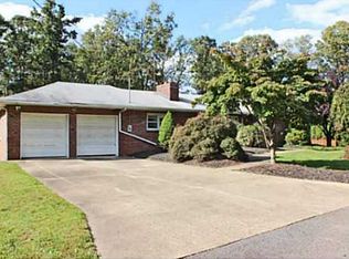 16 Oak Grove Ln, Edison, NJ 08820