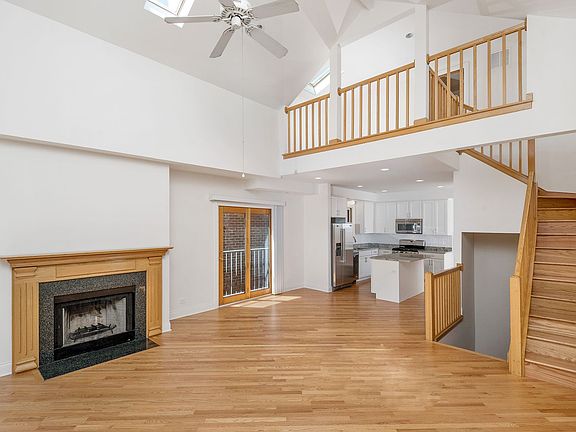 3rd image of 1118 W Wrightwood Ave #3