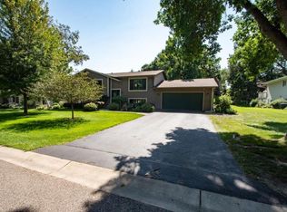7471 25th St N, Oakdale, MN 55128