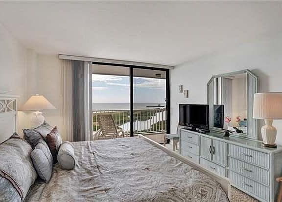 5th image of 320 Seaview Ct APT 1902