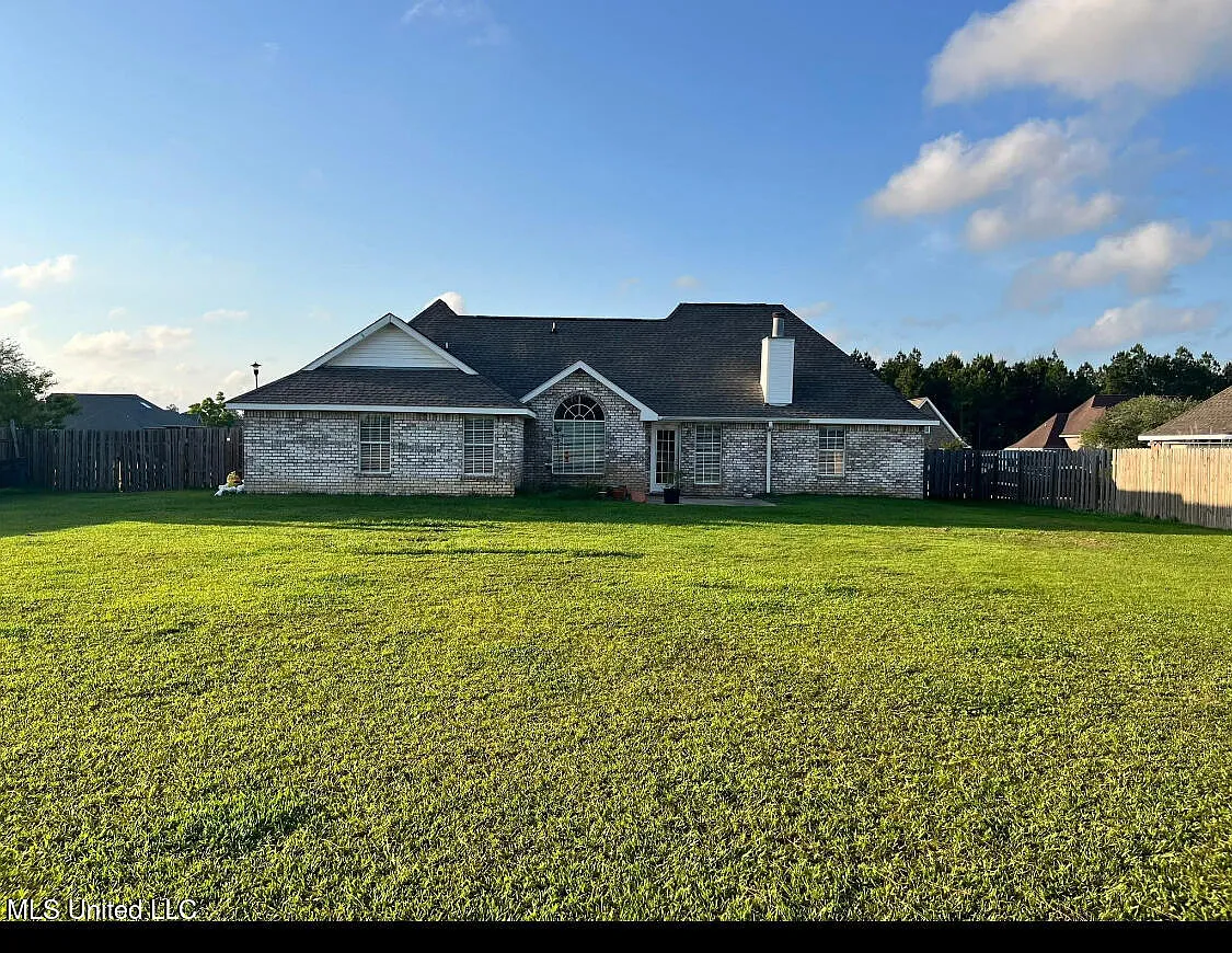 4 bed, 2.0 bath, 2500 sqft, $2,500 — Photo 2