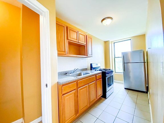 4th image of 613 Nostrand Ave #4