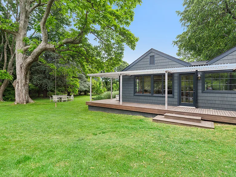 73 N Greenwich St — Photo 4