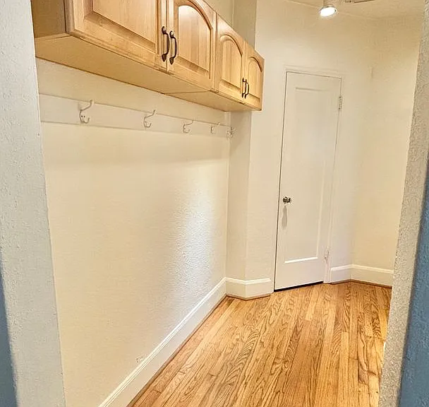 T0108 - Laurelview Apartments — Photo 8