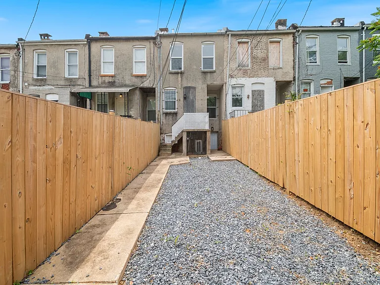 2728 Winchester St — Photo 24