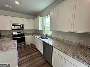 4 bed, 3.0 bath, 1982 sqft, $2,295 — Photo 3