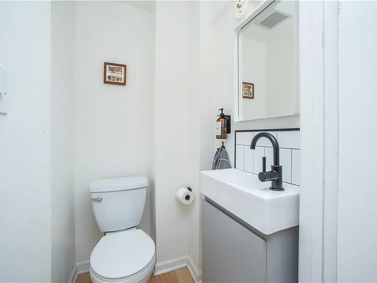 1835 Locust St — Photo 14