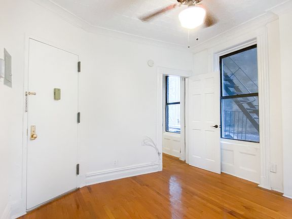 3rd image of 29 Bedford St #1