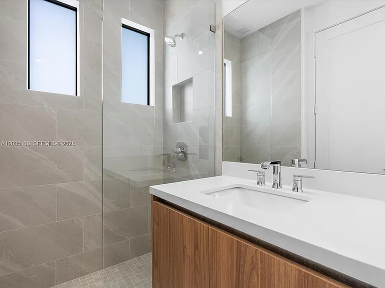 19701 NE 16th Pl — Photo 67