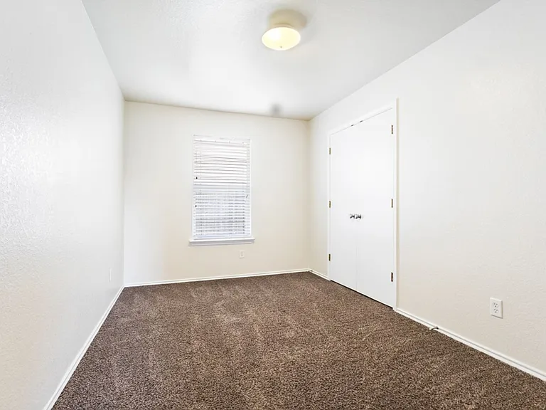 9719 Crescent Moon — Photo 16