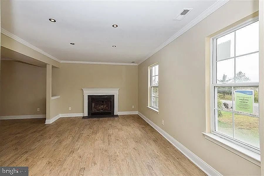 2nd image of 1034 Center St