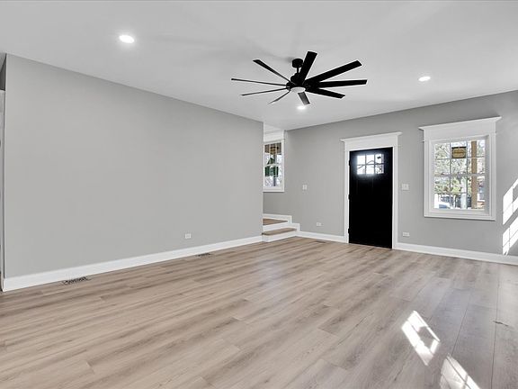 3rd image of 1527 Elgin Ave