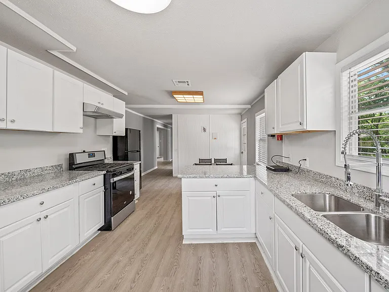 Holly Dr — Photo 10