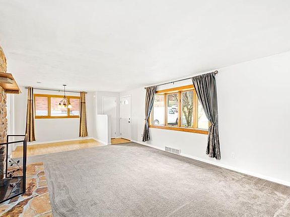 3rd image of 2658 Santa Barbara Dr