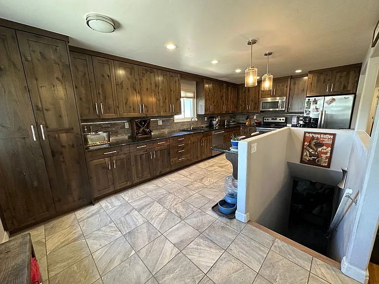 1314 McArthur Ave — Photo 4