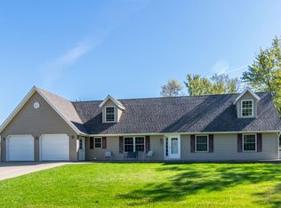 2014 Granada Dr, Dubuque, IA 52002