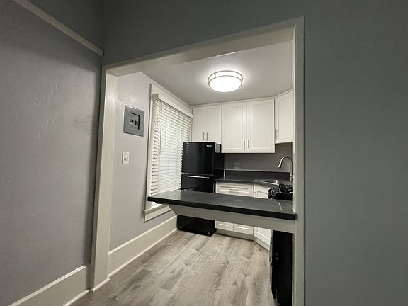 4th image of 134 W Hawthorn St #11361604