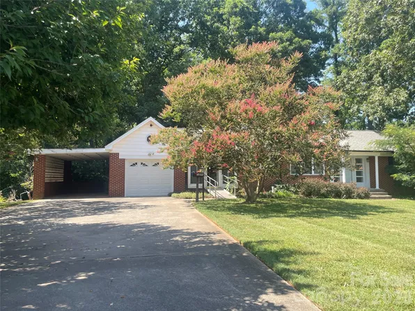 1099 Amherst Rd, Morganton, NC 28655