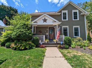 703 S Cross St #703, Sycamore, IL 60178