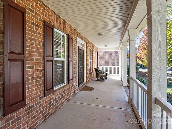 4th image of 103 Glenholden Ln