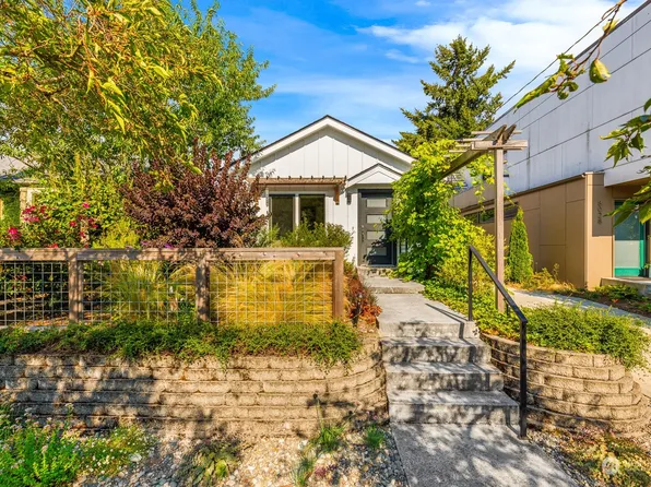 8030 Meridian Avenue N, Seattle, WA 98103