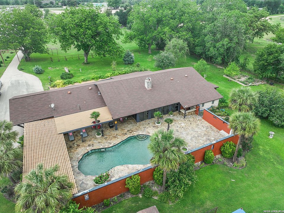 1st image of 2035 S MAGNOLIA AVE
