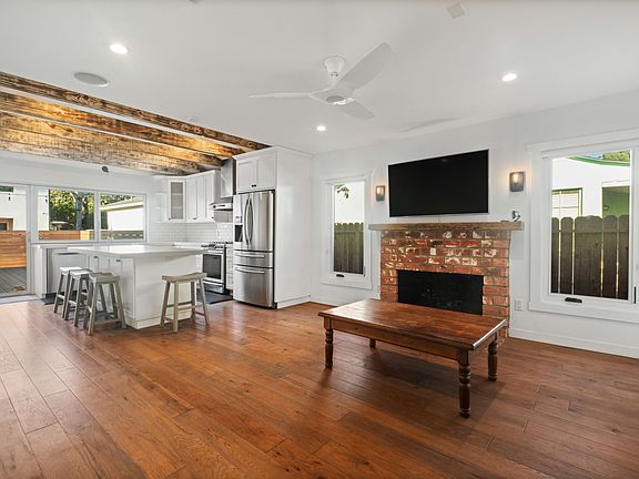 5th image of 2813 Military Ave