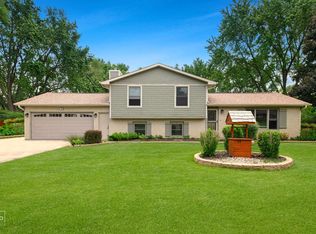 28 N Cypress Dr, Bristol, IL 60512