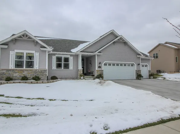 350 Pinnacle Dr, Lake Mills, WI 53551